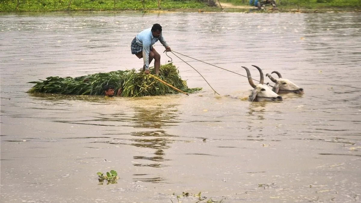 Bihar में बाढ़ से तबाही, बंगाल में बर्बादी का मंजर, Uttarakhand में नदियों ने लांघी हदें, टूट रहे पहाड़