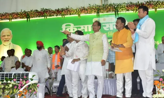 बहनों को पैसा नहीं, मान और सम्मान दे रहा हूं : CM Shivraj