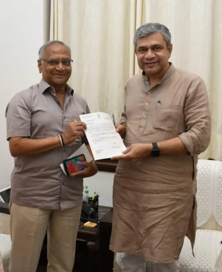 रेल मंत्री Ashwini Vaishnaw से सांसद Vivek Shejwalkar ने की भेंट