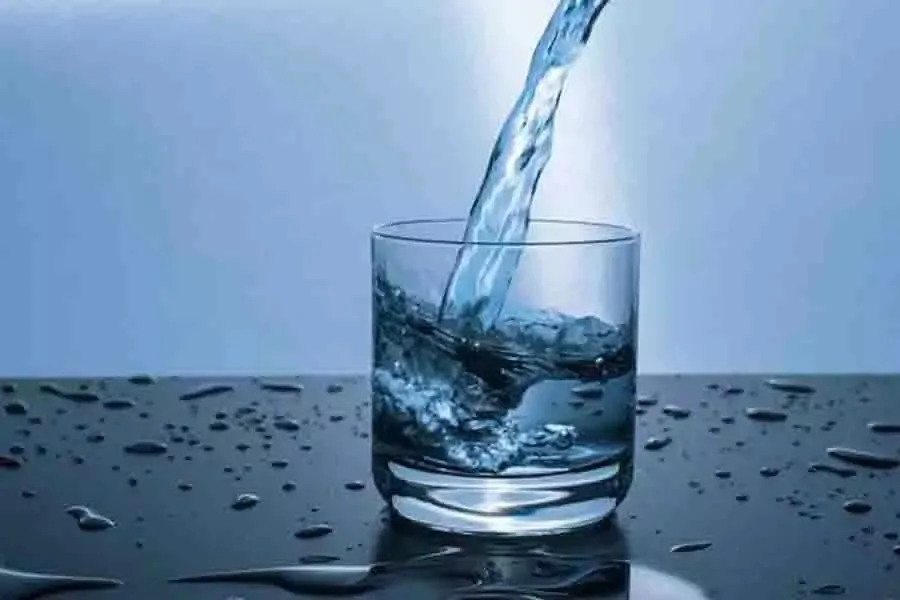 ज्यादा पानी पीना भी मौत के करीब ले जा सकता है, Water टॉक्सिसिटी होने के चांस
