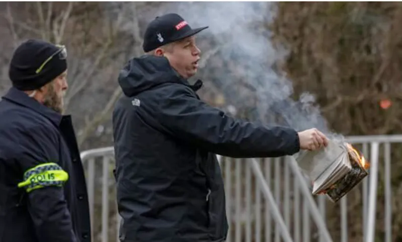 मुस्लिम देशों के व‍िरोध को दर‎किनार कर स्‍वीडन में parliament के सामने जलाई कुरान