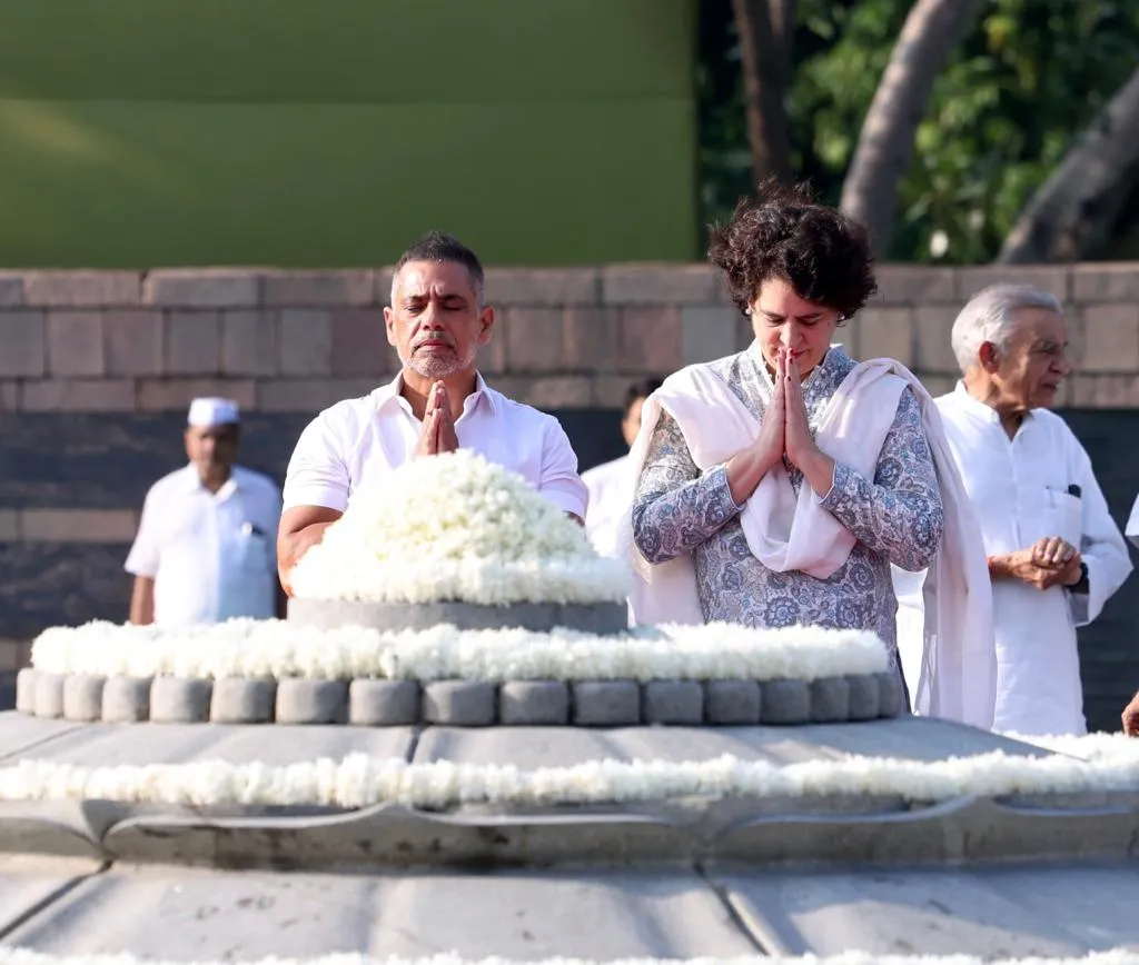 'कहेगा फूल हर कली से बार-बार जीना इसी का नाम है', पिता राजीव गांधी को याद कर भावुक हुईं Priyanka Gandhi