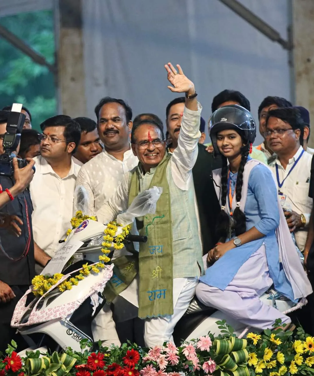 Shivraj Singh बोले -विद्यार्थियों को अच्छे स्कूल, स्कालरशिप, लैपटॉप और स्कूटी तक उपलब्ध कराए जा रहे हैं