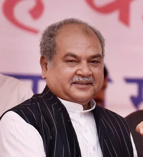 Narendra Singh Tomar ने कांग्रेस से पूछा अगर बीजेपी की आशीर्वाद यात्रा सौदागर है तो Rahul की यात्रा क्या थी ?
