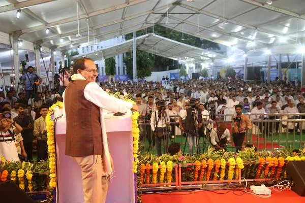 सभी विभागों के चिकित्सकों को समयबद्ध वेतनमान: CM शिवराज