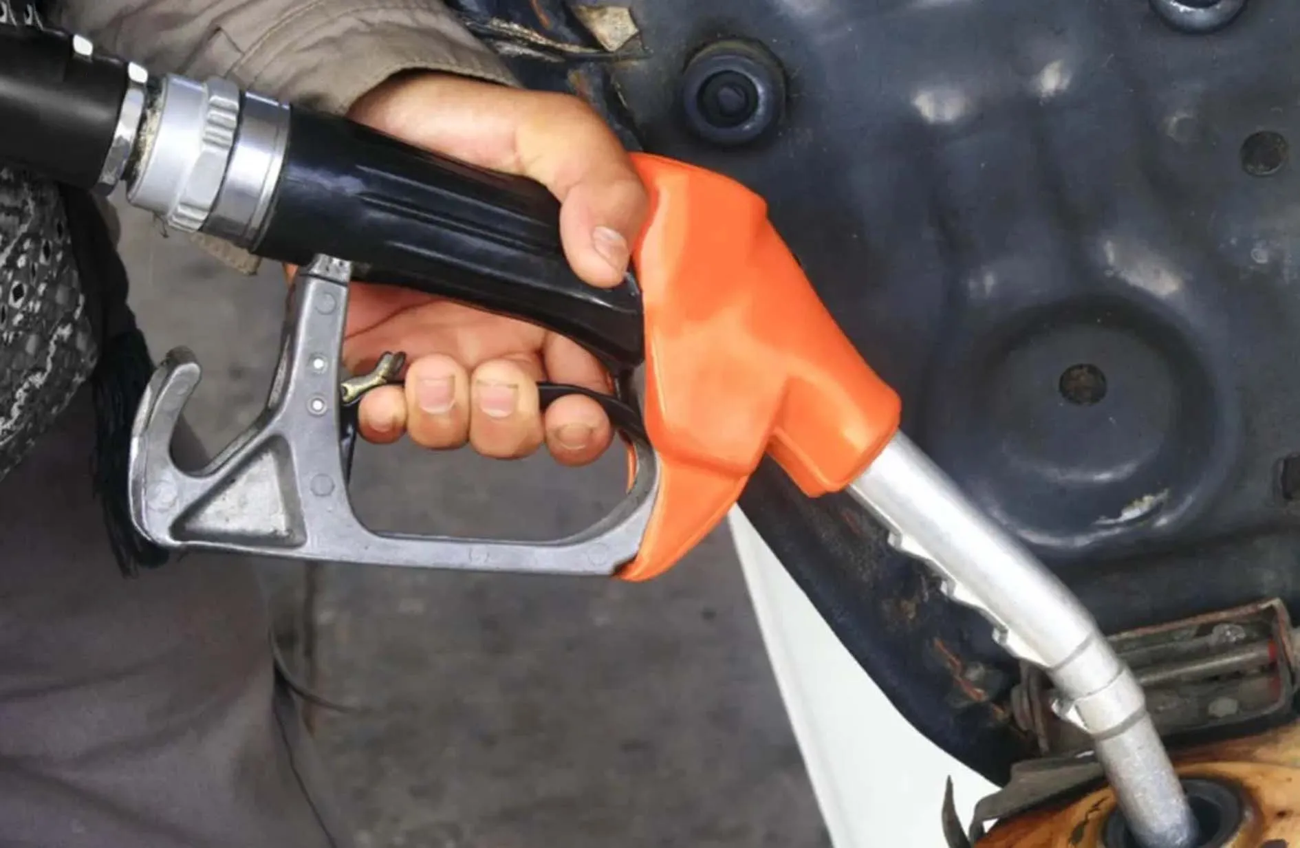 Petrol And Diesel  बिहार में महंगा, यूपी में सस्ता