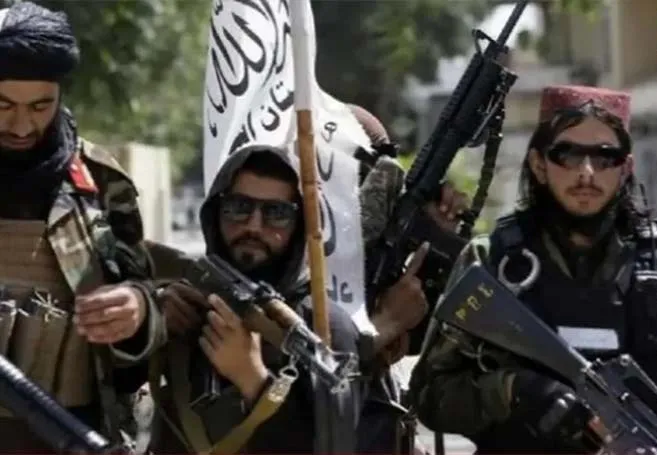 खैबर Pakhtunkhwa में चार सैनिक व 12 आतंकी मारे गए