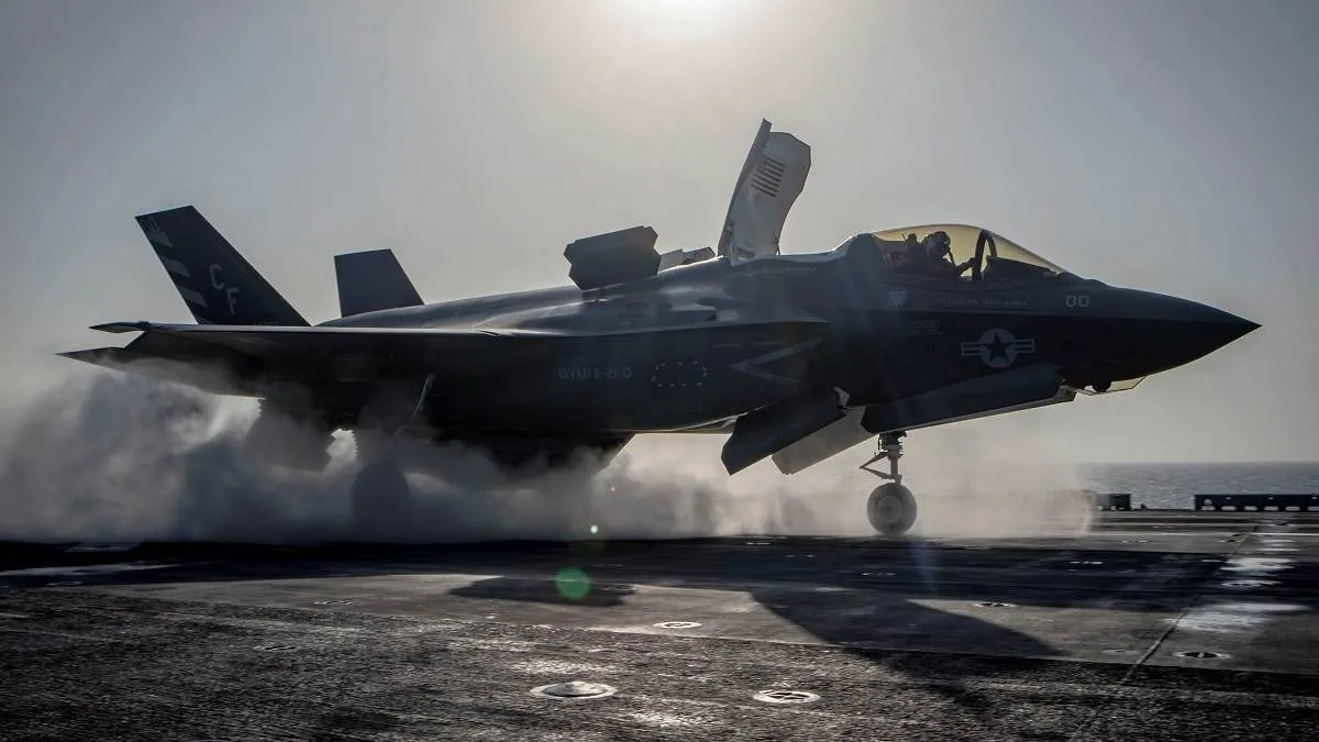 लड़ाकू विमान का मलबा मिला