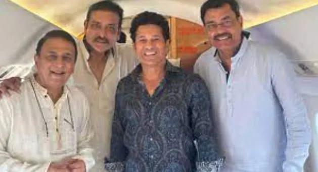 Varanasi पहुंचे किक्रेटर सचिन, रवि शास्त्री, सुनील और वेंगसरकर का दिखा अलग अंदाज