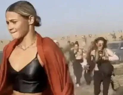 जान बचाने के ‎लिए Dead Bodies के नीचे 7 घंटे तक छिपी रही महिला