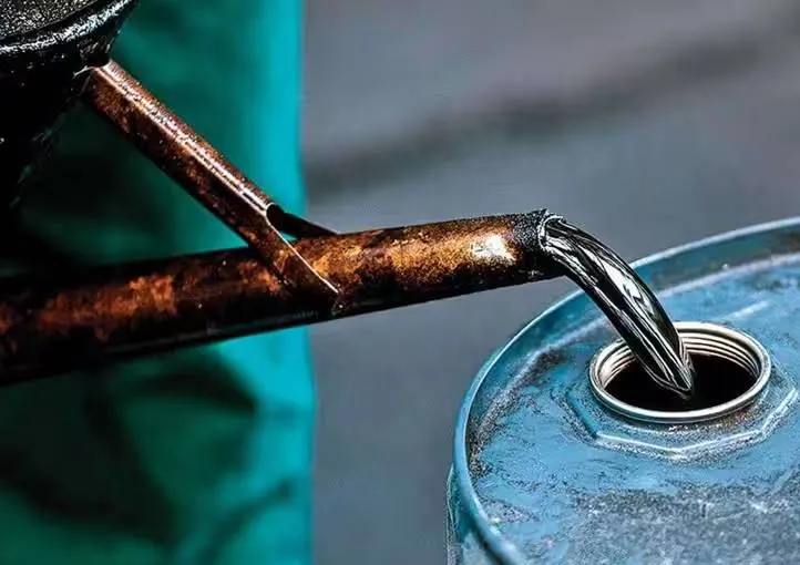 कच्चे तेल में ‎गिरावट, कई राज्यों में Petrol and Diesel महंगा