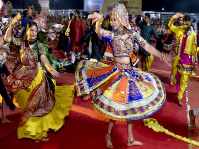 गुजरात में गरबा खेलते हुए 24 घंटे में 10 लोगों की मौत, हार्ट अटैक से गई जान