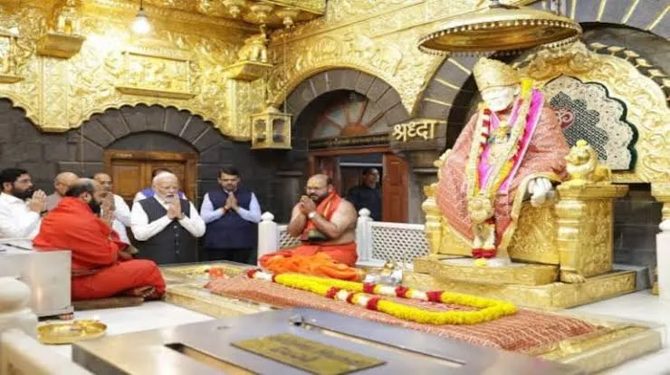 शिरडी पहुंचे PM Modi ने साईं मंदिर में की पूजा-अर्चना, Maharashtra को दी 7500 करोड़ की सौगात