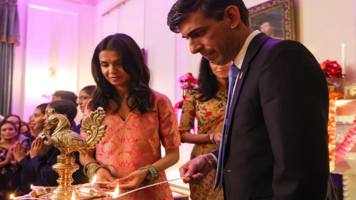ब्रिटेन के प्रधानमंत्री Rishi Sunak ने दिवाली पर परिवार संग जलाए दीये