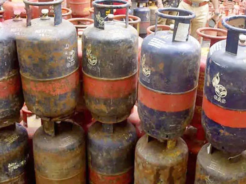 कमर्शियल Gas Cylinder की कीमत 21 रुपए बढ़ी