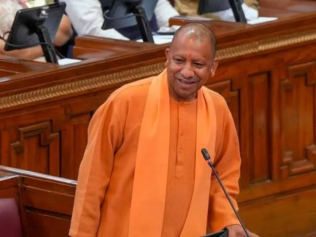 शुक्रवार को विधानसभा में CM योगी का शायराना अंदाज देखने को मिला