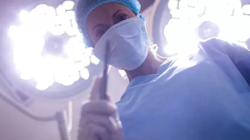 काम के दबाव से Doctors and Nurses बगावत पर उतरे