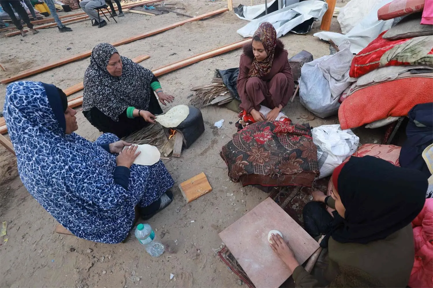 भुखमरी: रोटी नहीं मिली तो Donkey काटकर खा गए फिलिस्तीनी