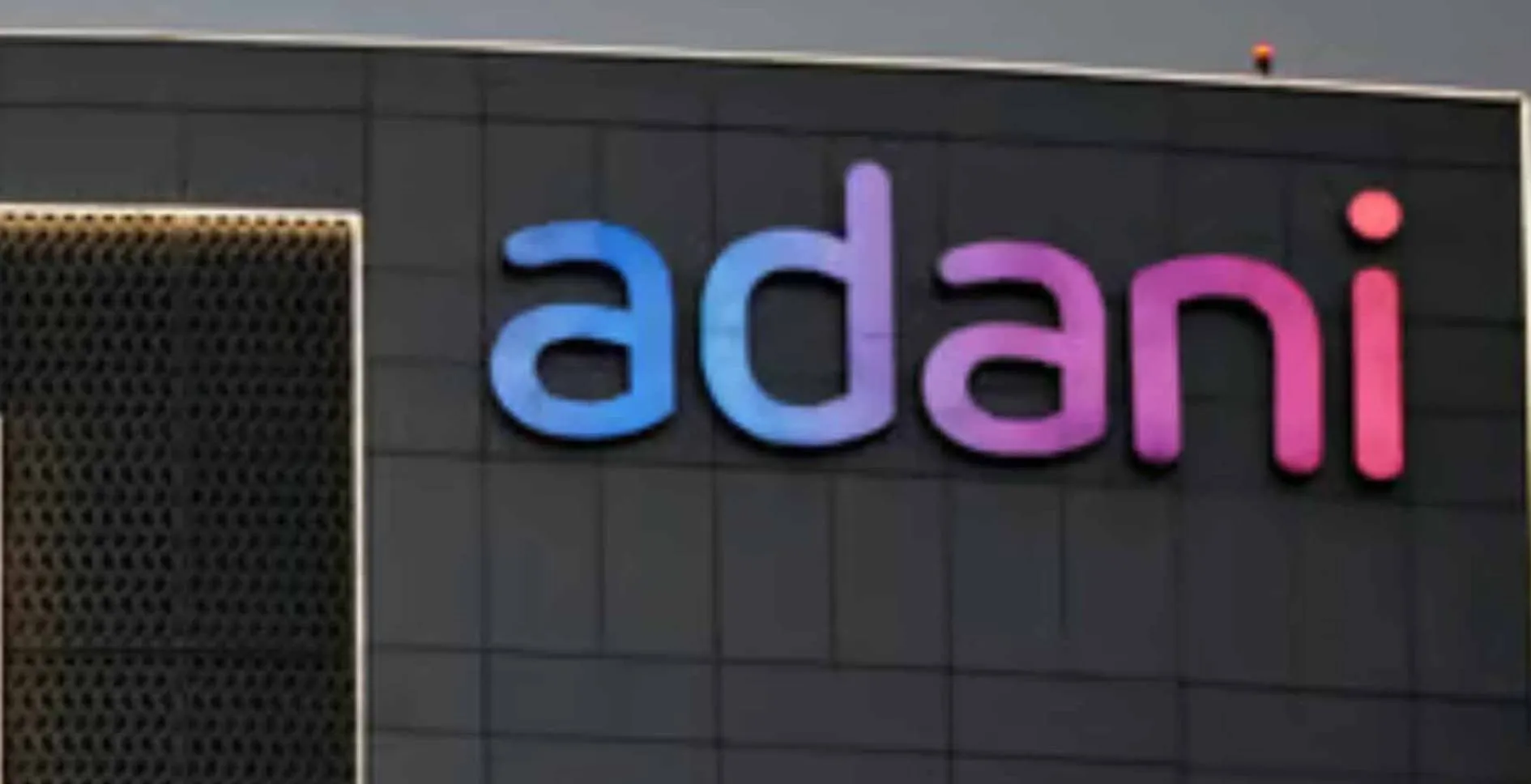 Adani Green Energy ने दो ‘स्टेप-डाउन’ अनुषंगी कंपनियों के विलय की घोषणा की