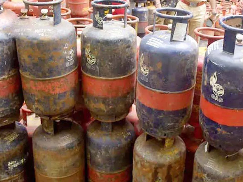 Commercial LPG Cylinder 39.50 रुपये सस्ता हुआ
