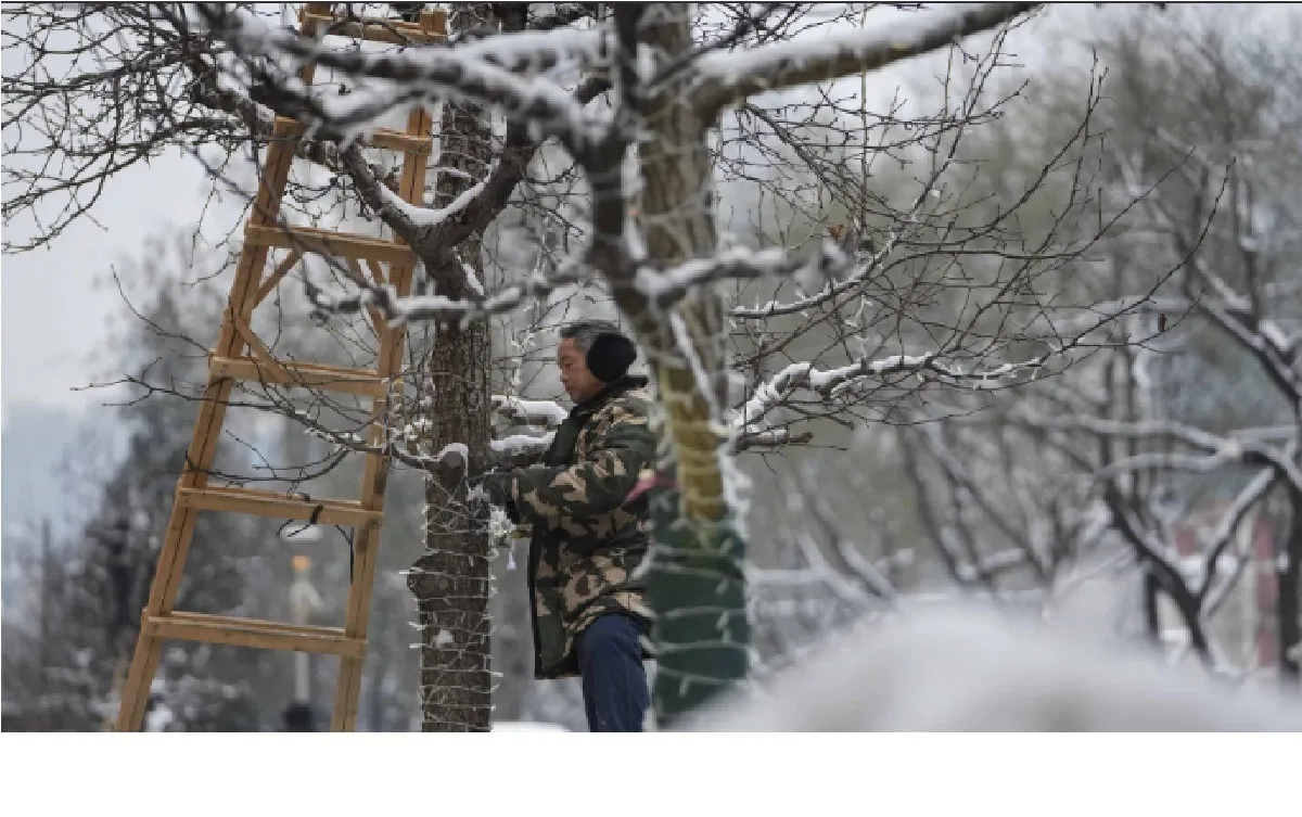 China में पड़ रही कड़ाके के सर्दी....बर्फीले तूफान से जीवन अस्त व्यस्त
