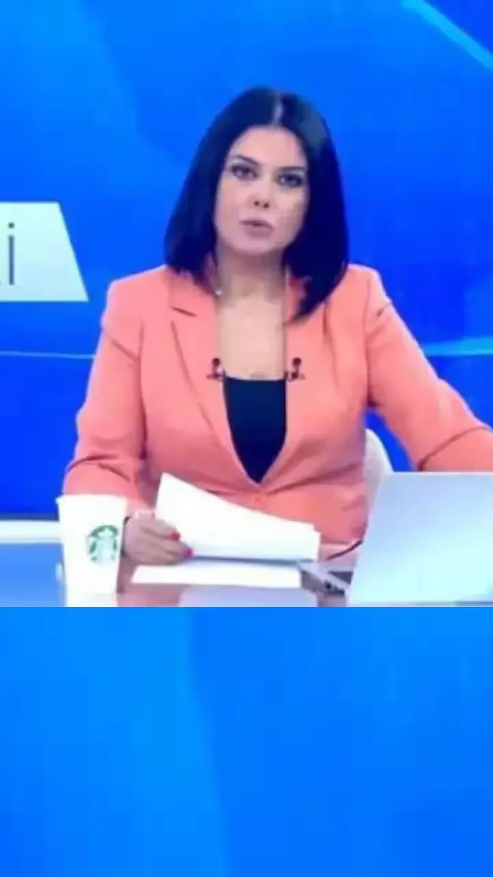 News anchor ने रखा स्टारबक्स का कॉफी कप, गंवाई नौकरी