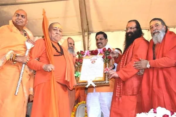 मुख्यमंत्री डॉ. मोहन यादव “सनातन भूषण” की उपाधि से सम्मानित