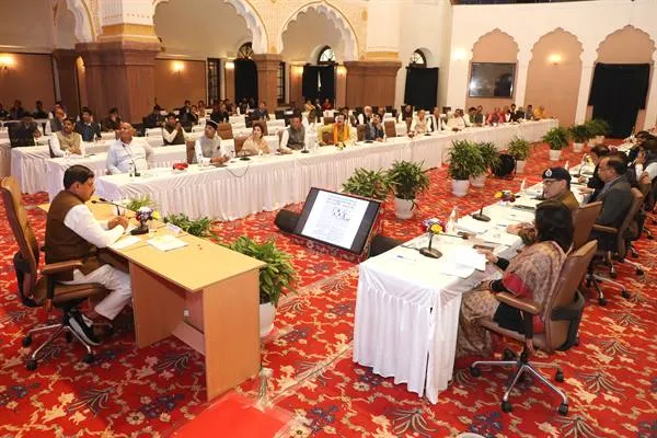 विकास कार्यों की जानकारी जनप्रतिनिधियों के ध्यान में रहे: CM डॉ. यादव