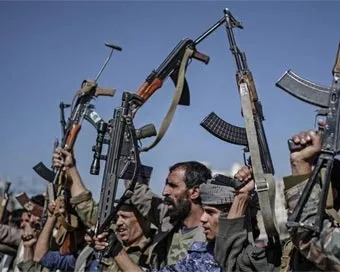 Houthi विद्रोहियों ने ली अमेरिकी जहाज पर हमले की जिम्मेदारी