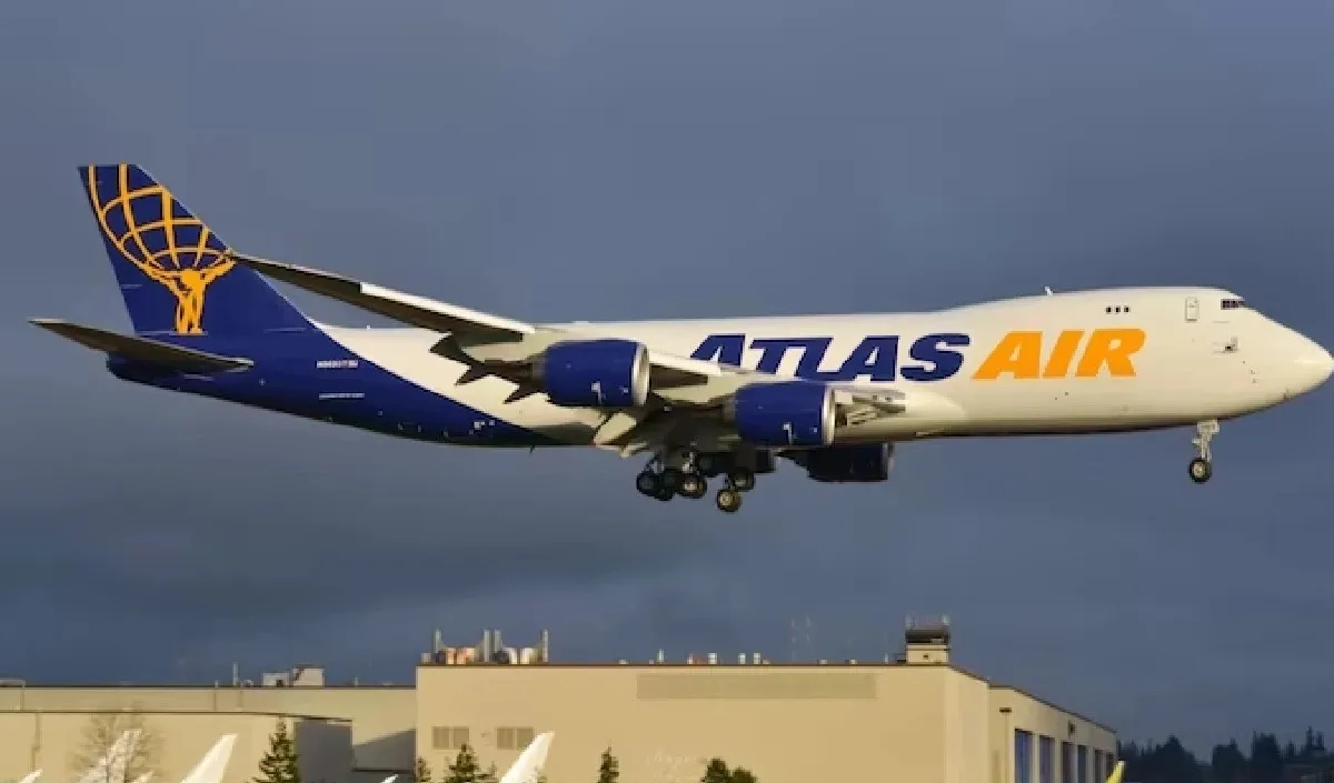 Cargo Plane में लगी आग, हुई आपातकालीन लैंडिंग