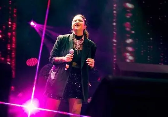 Parineeti ने पहली बार दी लाइव परफॉर्मेंस