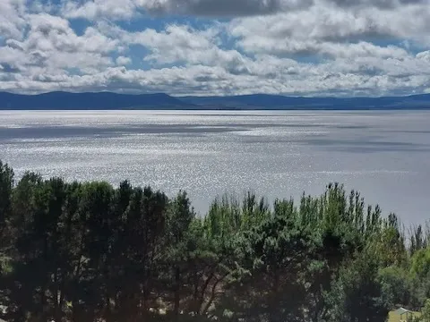 रात भर में 1 किमी पीछे चला जाता है पानी, झील हो जाती है गायब