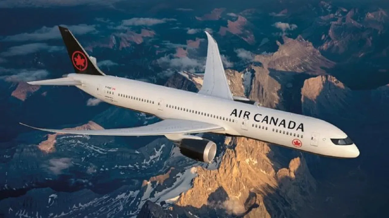 Flight से छात्र कॉलेज आता जाता है, फिर पैसों की कर रहा है बचत