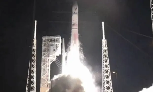 America के मून मिशन का यान लैंडिंग के बाद सतह पर ही पलटा