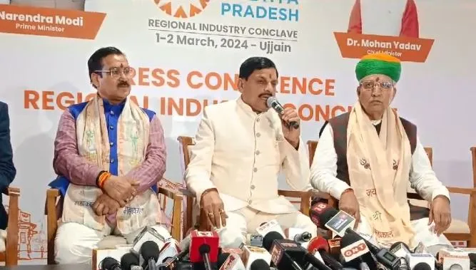 Chief Minister Dr. Yadav ने मरीजों के लिए पीएम एयर एम्बुलेंस सेवा का शुभारंभ किया