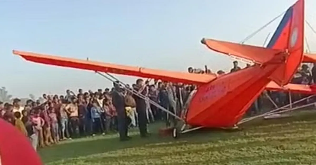 खेत में गिरा आर्मी का एयरक्राफ्ट, Pilot Safe