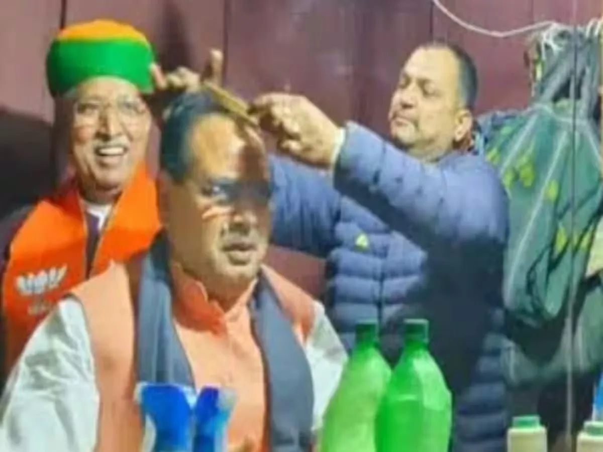 CM अचानक पहुंच गए हेयर सैलून
