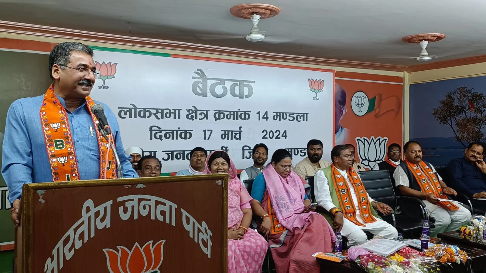 प्रदेश संगठन महामंत्री Hitanand ने रविवार को मंडला में बैठक को किया सम्बोधित