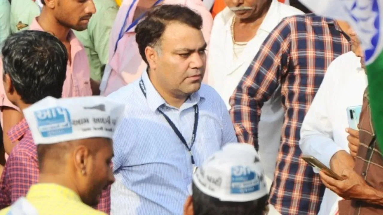 AAP के एक और नेता पर शिकंजा, विधायक गुलाब सिंह के ठिकानों पर छापा