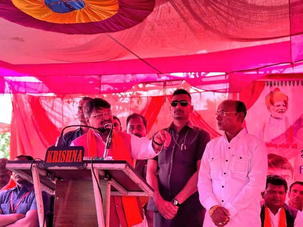 प्रदेश शासन के मंत्री क्लस्टर प्रभारी Kailash Vijayvargiya ने छिंदवाड़ा के हर्रई में कार्यकर्ता सम्मेलन को किया संबोधित