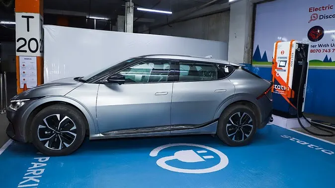 EV charging स्टेशन से लैस होंगे बाजार-मॉल और अस्पताल