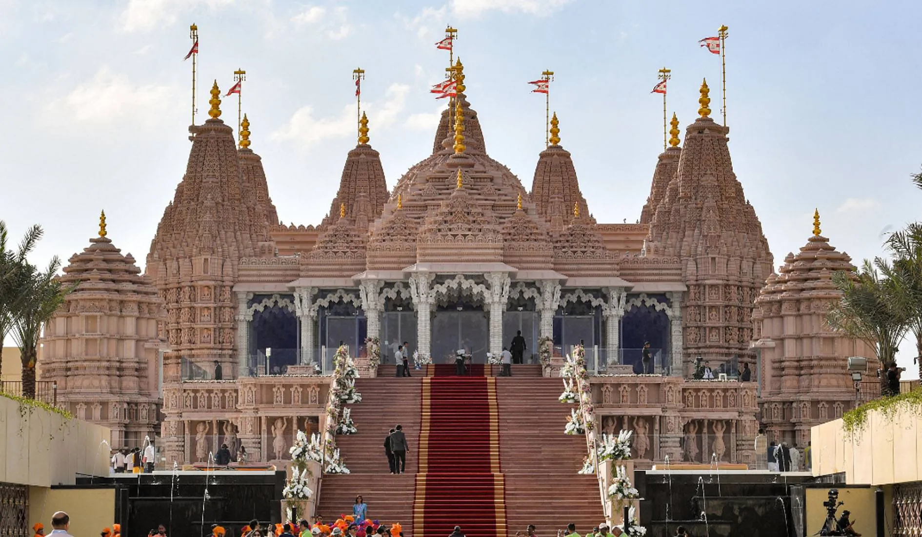 Abu Dhabi के मंदिर में साढे तीन लाख लोगों ने किया दर्शन