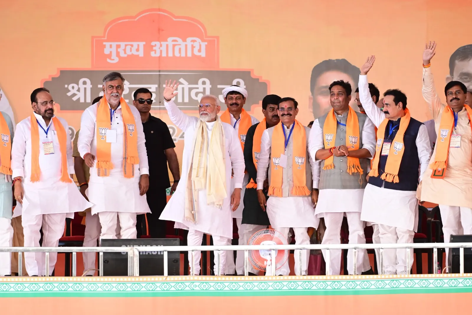 प्रधानमंत्री Narendra Modi ने दमोह, मध्य प्रदेश में आयोजित विशाल जनसभा को किया संबोधित