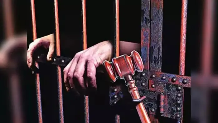 जेल में बंद हैं पर गिरोह को ऑपरेट कर रहे हैं Gangsters