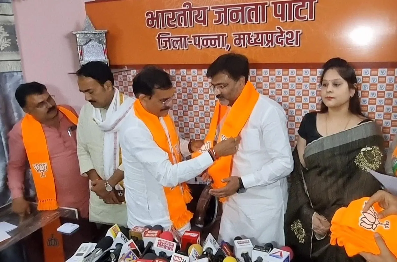 Katni में कांग्रेस नेताओं, कार्यकर्ताओं ने ली भाजपा की सदस्यता