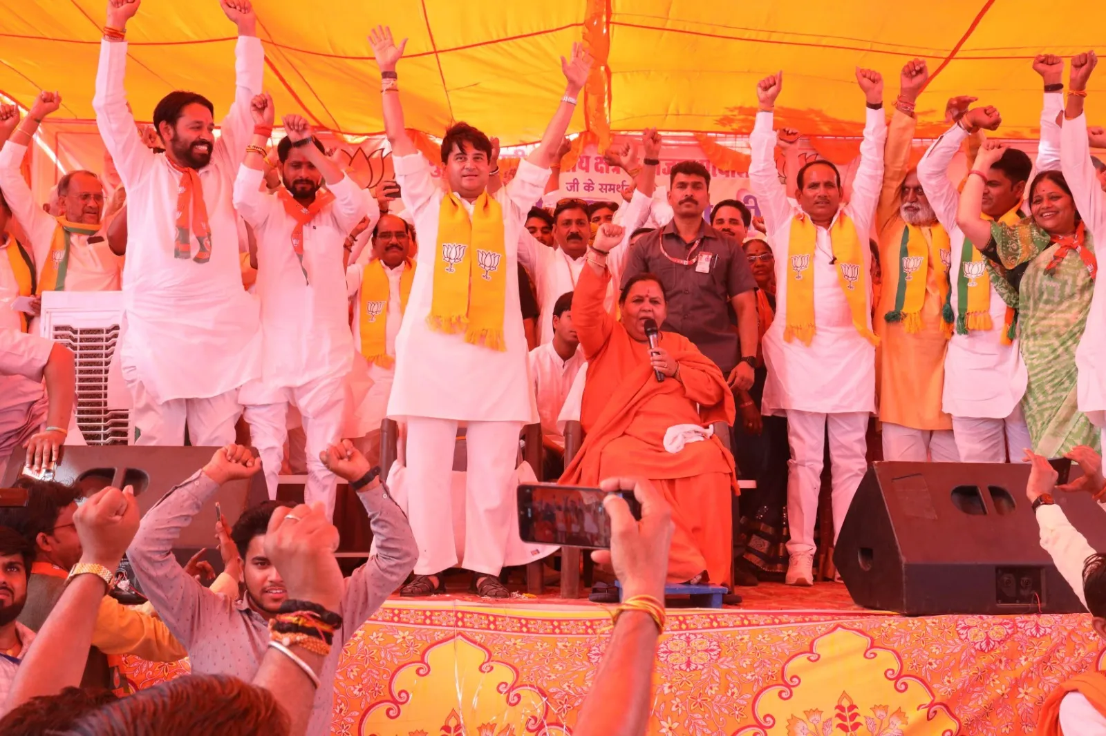 गुना-शिवपुरी लोकसभा के पिछोर में पूर्व मुख्यमंत्री सुश्री Uma Bharti, केंद्रीय मंत्री ज्योातिरादित्यौ सिंधिया ने जनसभा को किया संबोधित