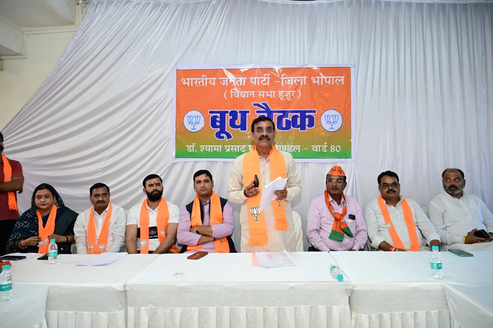 सांसद Vishnudutt Sharma ने मतदान प्रतिशत बढ़ाने अपने बूथ के कार्यकर्ताओं के साथ की बैठक