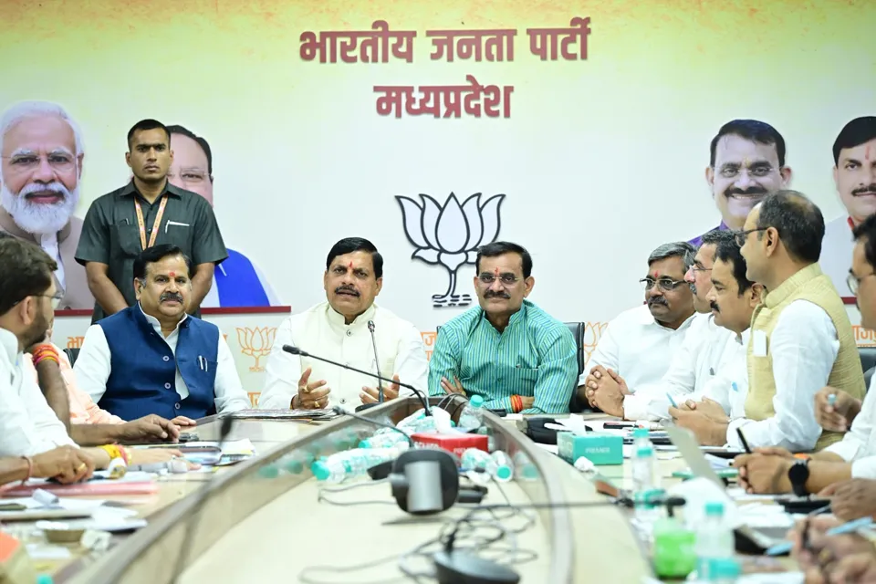 मुख्यमंत्री Dr. Mohan Yadav, सांसद विष्णुदत्त शर्मा, लोकसभा चुनाव प्रदेश प्रभारी डॉ. महेन्द्र सिंह ने वॉर रूम में आवश्यक दिशा-निर्देश देकर किया महिला वॉर रूम का अवलोकन