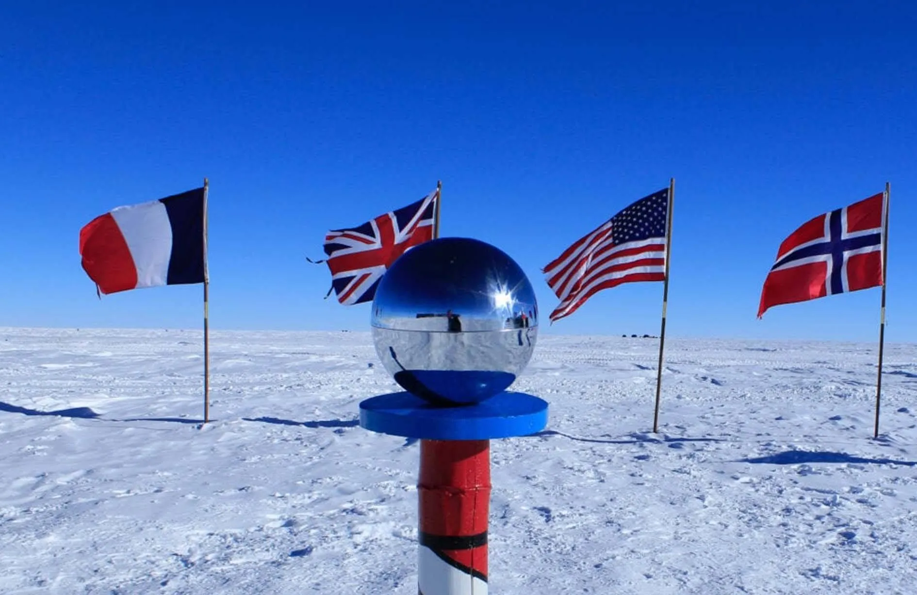 दुनिया की कुछ चुनिंदा जगह जहां May-June के बीच पड़ती हैं कड़ाके की सर्दी