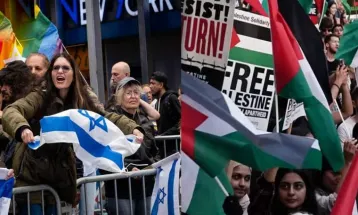 फलस्तीन समर्थक प्रदर्शनकारियों ने किया प्रदर्शन